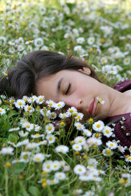 Picture of a woman sleep surrounded by flowers