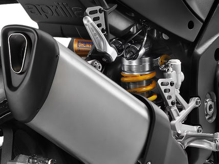 Aprilia RSV4 Factory 1100 - Ansicht Auspuffschalldämpfer und Federung Hinterrad