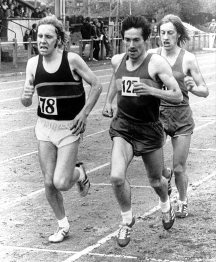 Lachie Stewart racing against Lawrie Spence (78) and Alistair Blamire (behind)