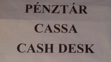 Касса (pénztár) при входе на пляж. 