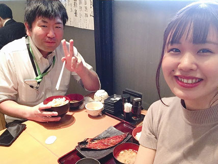 先輩(左)とタケザワ(右)のランチでの1枚です!