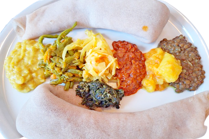 Lalibela, äthiopische Speise Beyaynetu mit Injera © MAG