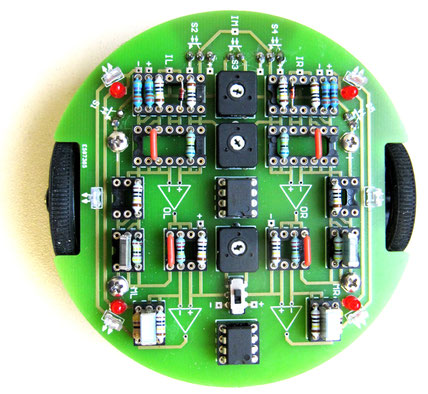 grüner Prototyp vom Roboter tibo