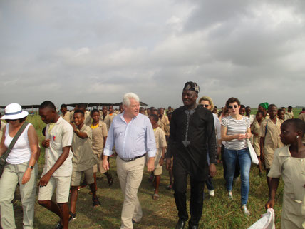 Emmenée par son président Philippe GROSVALET et guidée par le président de Gsade-ONG, André TODJÉ la délégation du CD 44 déambule dans Sô-AVA.