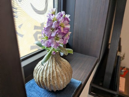 花粉症による「ガチガチ背中」を放置しないでください