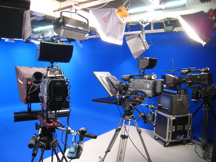 Plateau tournage fond bleu