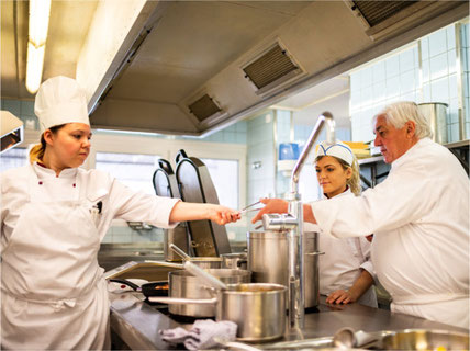 Jacky Donats und das Rosengarten-Küchenteam bei der Arbeit. Bild: zvg