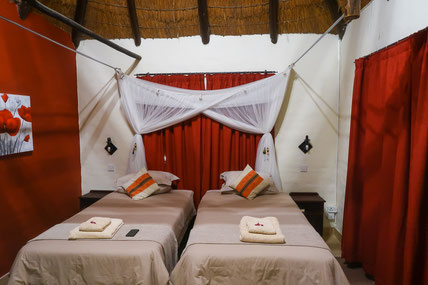 Warme Betten in der Island Safari Lodge in Maun
