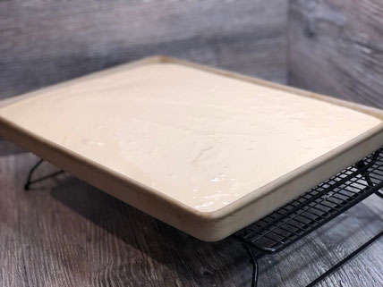 Grosser Ofenzauberer von Pampered Chef mit Käsekuchen gefüllt