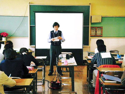 新井小学級担任セミナーの一こま