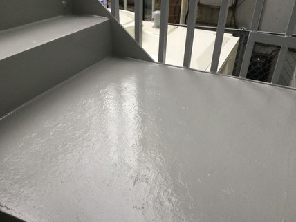 鉄骨階段床踊り場塗装完了(施工後)