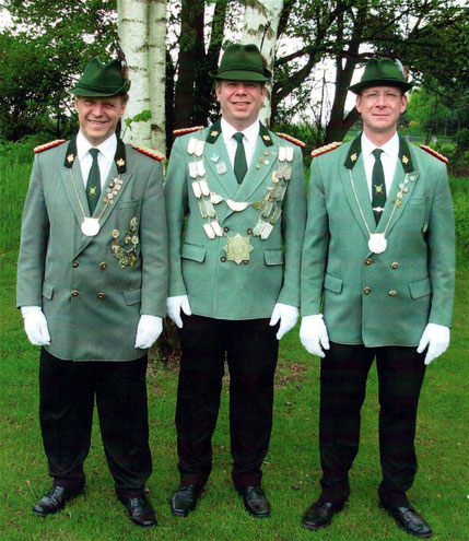 König der Neustadt Kompanie Holger Feldberg mit seinen Rittern Bruno Trzaska und Guido Müller