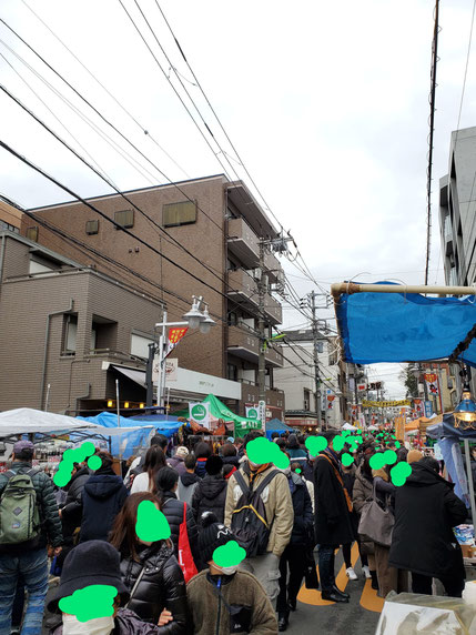 世田谷ボロ市、通りの様子です。