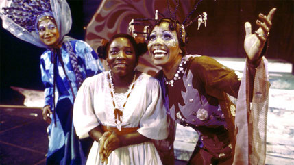 Clarice Taylor (Addaperle), Stephanie Mills (Dorothy), and Dee Dee Bridgewater dans  The Wiz (1975)