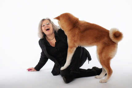 Karin Immler - Ihre Expertin für Mensch-Hund-Beziehung, Hundetraining & tiergestützte Arbeit mit Hunden