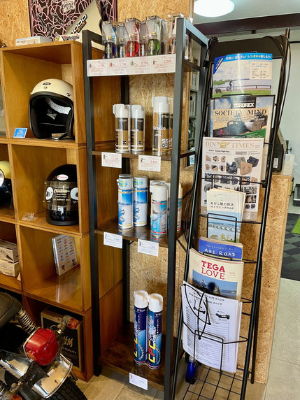 Vipro's（ヴィプロス）のケミカル用品がVOLT EDGE店内什器に陳列されている様子