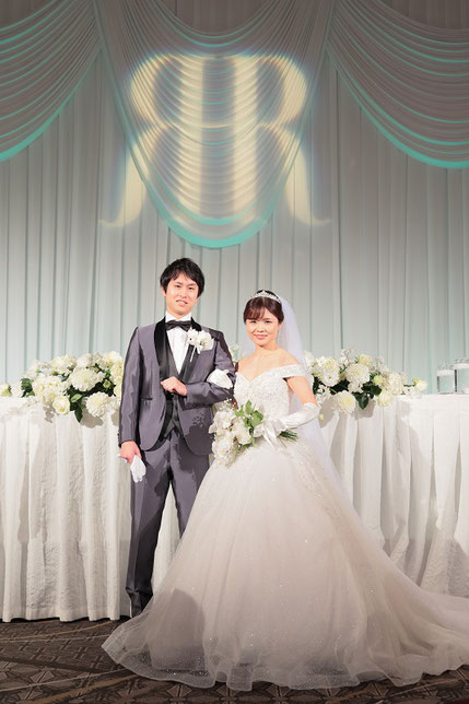 リーガロイヤルホテル大阪、大阪-神戸-京都での結婚式持ち込み、外注カメラマンは結婚式moviesへお任せください- 記録ビデオ撮影-撮って出しエンドロール-写真スナップ撮影が40000円から