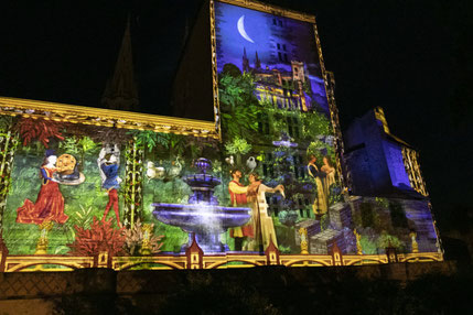 Moulins by night