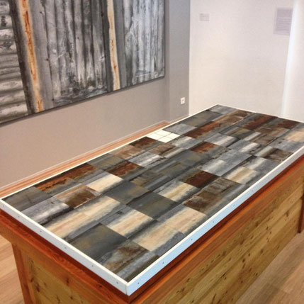 Cliquer sur la photo de l'installation de zinc au Musée Départemental de Gap