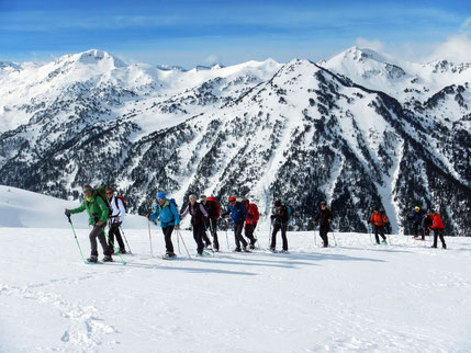 Randonnée raquettes dans les Pyrénées, dans la région du Val d'Aran