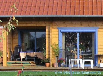 Fensterbau - Fenstertechnik - Blockhaus mit Rollläden - Fenster