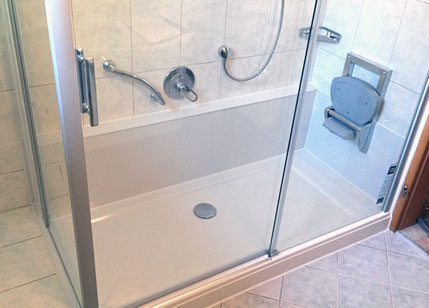 Begehbare Dusche Barrierefreies Bad Pflege Der Eltern Der Umbau Wanne Zur Dusche Kann Mit Dem Einbau Eines Duschsitzes Haltegriffen Komfortablen Arn Und Rutschhemmenden Bodenbelägen Kombiniert Werden