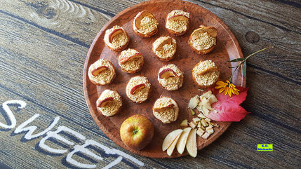 Selbstgebackene Apfel-Marzipan-Cupcakes mit Honig-Zimt-Creme nach einem Rezept aus Dinkel-Dreams 3 von K.D. Michaelis