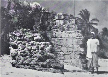 The Big Well before excavation on the shore about 120 m south of the Mosque 3.