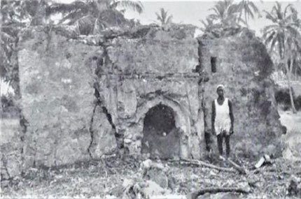 Mosque 1 the northern end; In 1961 located inland about 150m from the shore.