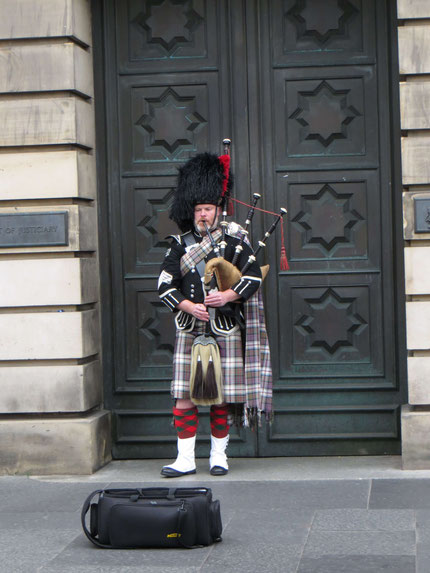 Piper on the Royal Mile