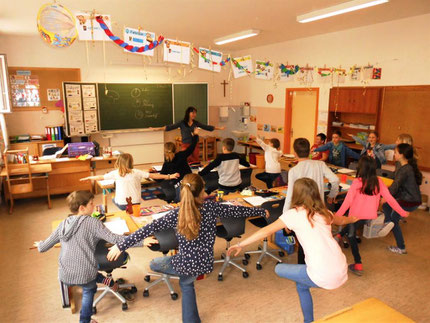 Workshop für Kinder zum Thema Lerntechniken an der VS Stallhofen mit Roswitha Hafen, organisiert über den Elternverein