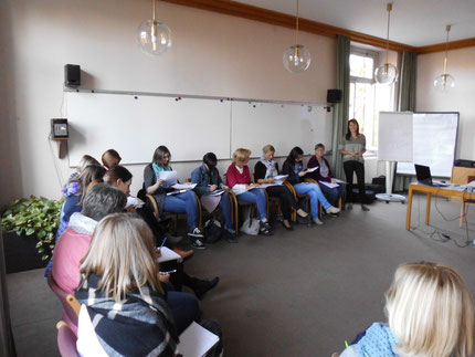 Seminar "Sinneswahrnehmungen..." für KindergartenpädagogInnen, durchgeführt von Roswitha Hafen, finanziert und organisiert vom Referat Kinderbildung- und betreuung vom Land Steiermark. Es gab 80 Anmeldungen, 20 Damen konnten dabei sein.