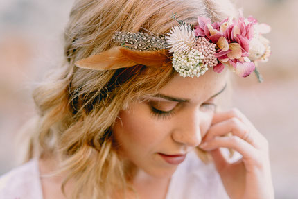 Corona de flores preservadas para el pelo