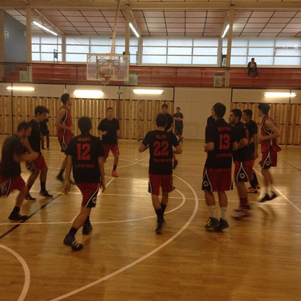 Els "saltitos", rutina pre-partit del nostre Sots21. Sembla que els hi va donar sort!