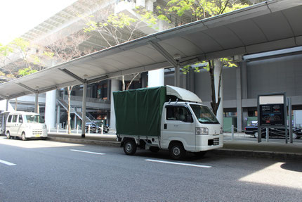 関西空港旅客ターミナルにて。有限会社軽貨物急送　航空貨物　引取　持込　積込　緊急貨物　緊急便　当日配達　貸切輸送　チャーター便　スポット便　大阪空港　伊丹空港　神戸空港　