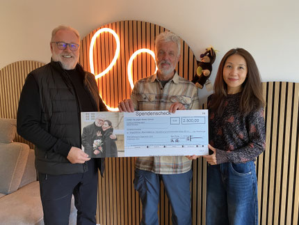 v.l.n.r. Ulrich Schneider, Thomas Lampe (WegGefährten e.V.) und Nan Zhang