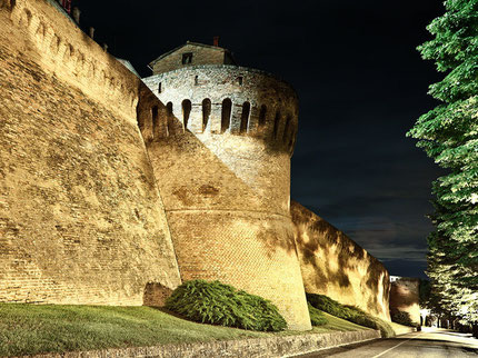 Top things to do in Corinaldo - Take a long the city walls - City_walls_Photo_by_Mauro_Dominici