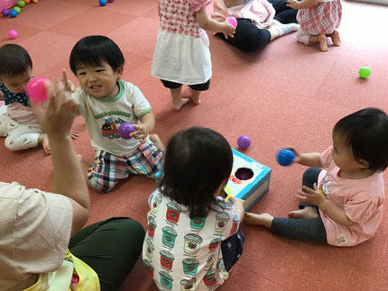 アンパンマン達にボールを当てたり、落としたりとどちらも楽しんでいましたよ。