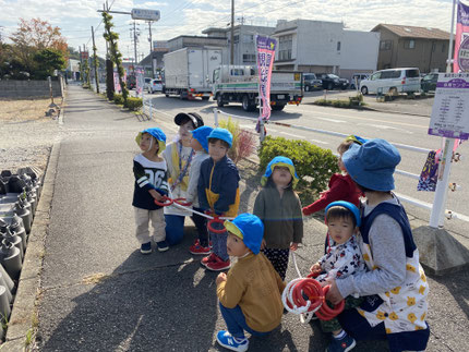 　今日、ほしぐみさんはオニハウスへお散歩に行きました。