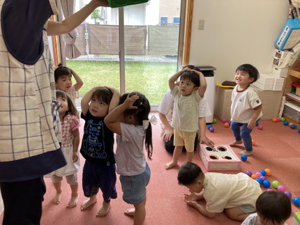 今度は上からボールの雨が降ってくるよ。みんな用意は良いかな？