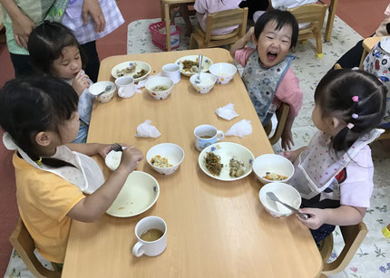 五目きんぴらには、みんなが育てたナス、ピーマン、パプリカが入っていました。