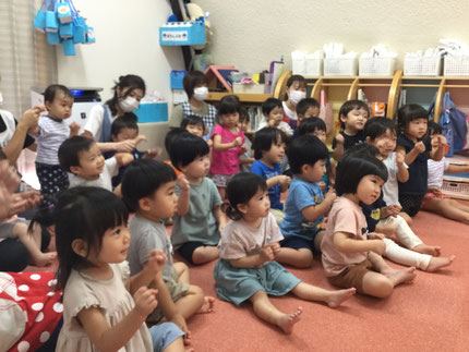 最後は、「バスにのって」の歌に合わせて、みんな「ゴー！ゴー！」とノリノリで、とっても楽しそうでしたよ！