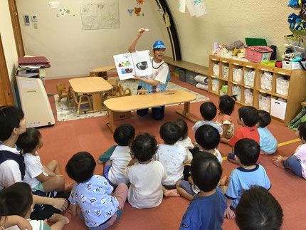 お楽しみ会は、先生が「アイスクリーム屋さん」の出し物をしてくれました。