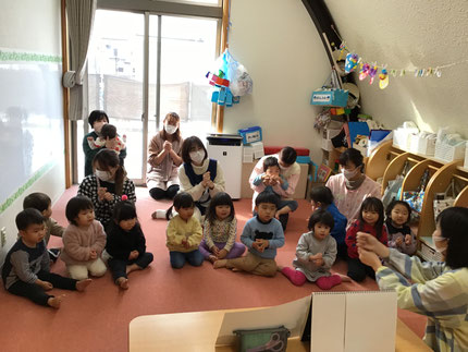 みんな「うんとこしょ！どっこいしょ！」とかぶを抜く真似をしながら、楽しそうに見ていましたよ！！