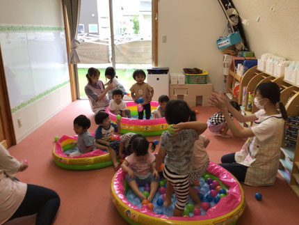 「こっちのプール行こう！」「あっちのプール行ってくるねー！」と楽しい会話も聞こえてきましたよ。