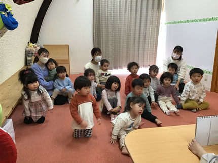 みんな一緒に歌を歌いながら楽しそうに見ていましたよ！