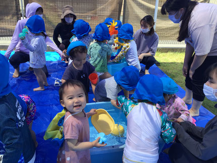 とても良い天気になりました！みんなで水遊びをしました！