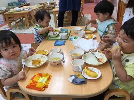 パンが出る日は、みんな大喜び！ふるふるさんの「にんじんパン」は大人気です♪