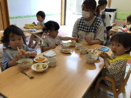 今日の給食はミルクパン、ポトフ、ナポリタン、チーズでした。