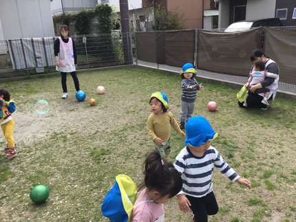 ほし組さんもシャボン玉、ボール遊びを楽しみました。